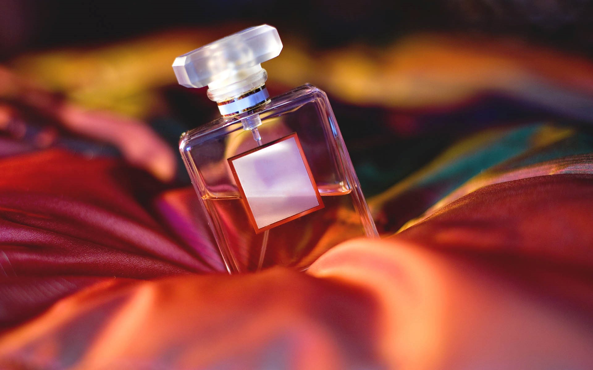 بهترین فروشگاه اینترنتی عطر و ادکلن اصلی و مرجع خرید عطر اصلی در ایران؛ عطر (perfume) یا ادکلن (cologn) کالایی لوکس و بهداشتی. فروشگاه اینترنتی عطر